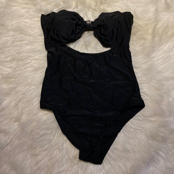 Cupshe Other - NWOT Cupshe bathing suit strapless Black One piece Size small